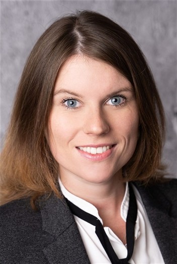  Vanessa Arnold